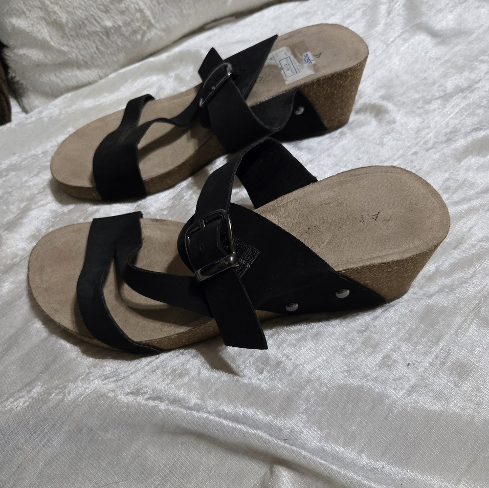 Black Wedge Sandals By ANDIAMO Size 7 1 /2 . Lightly Worn.